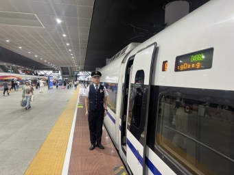 深圳至重庆开行动卧列车 架起大湾区与山城便捷通道