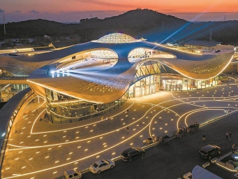 广东首个“荔枝”服务区开门迎客