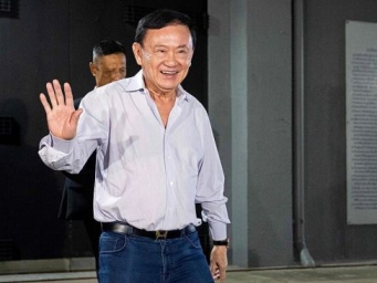 飞机临时改变航线！他信凌晨发声