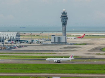 深圳机场首次迎来国产大飞机C919